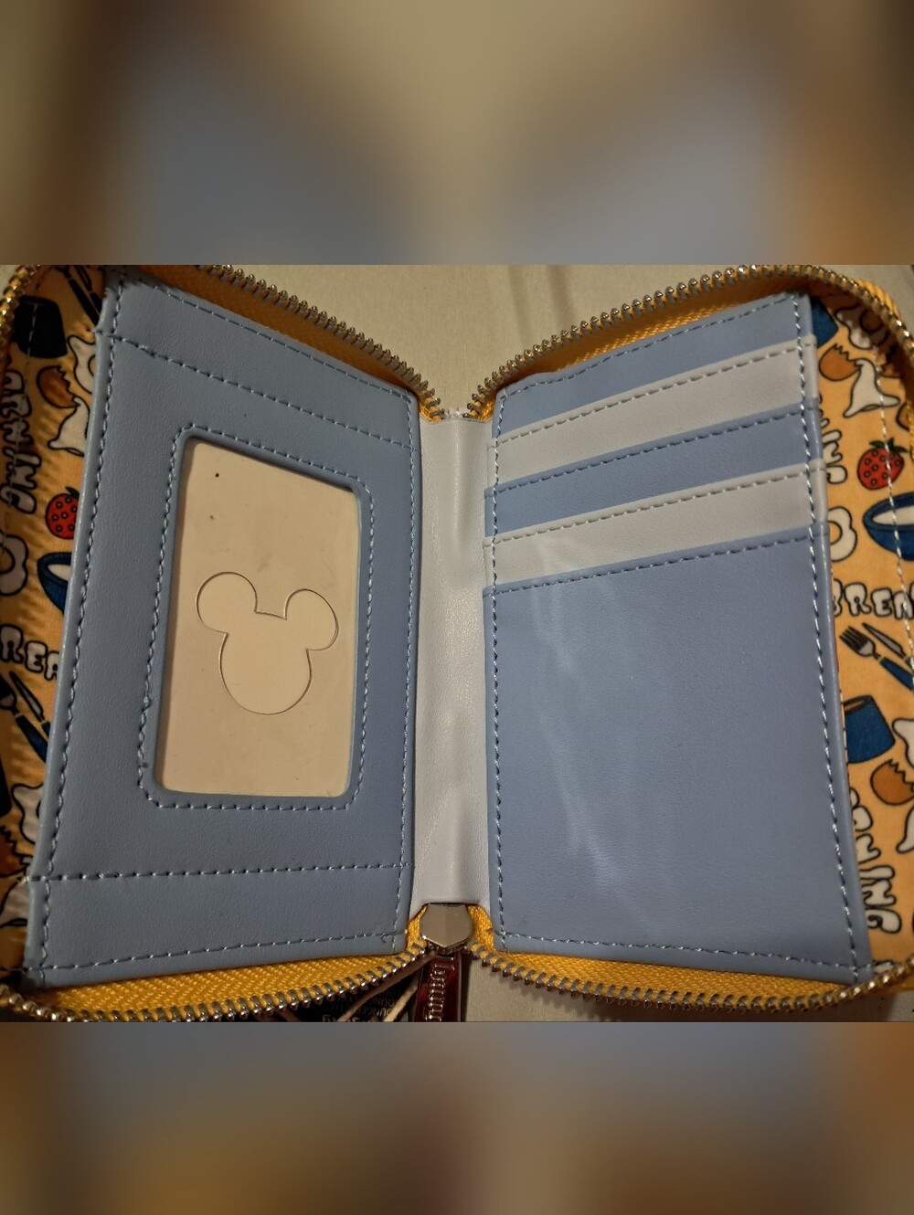 NWT Loungefly Disney Mickey Mouse Waffle Scented Small Zip Wallet - BL Exclusive - Picture 3 of 3